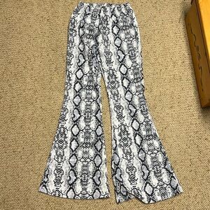 Snakeskin flare leggings